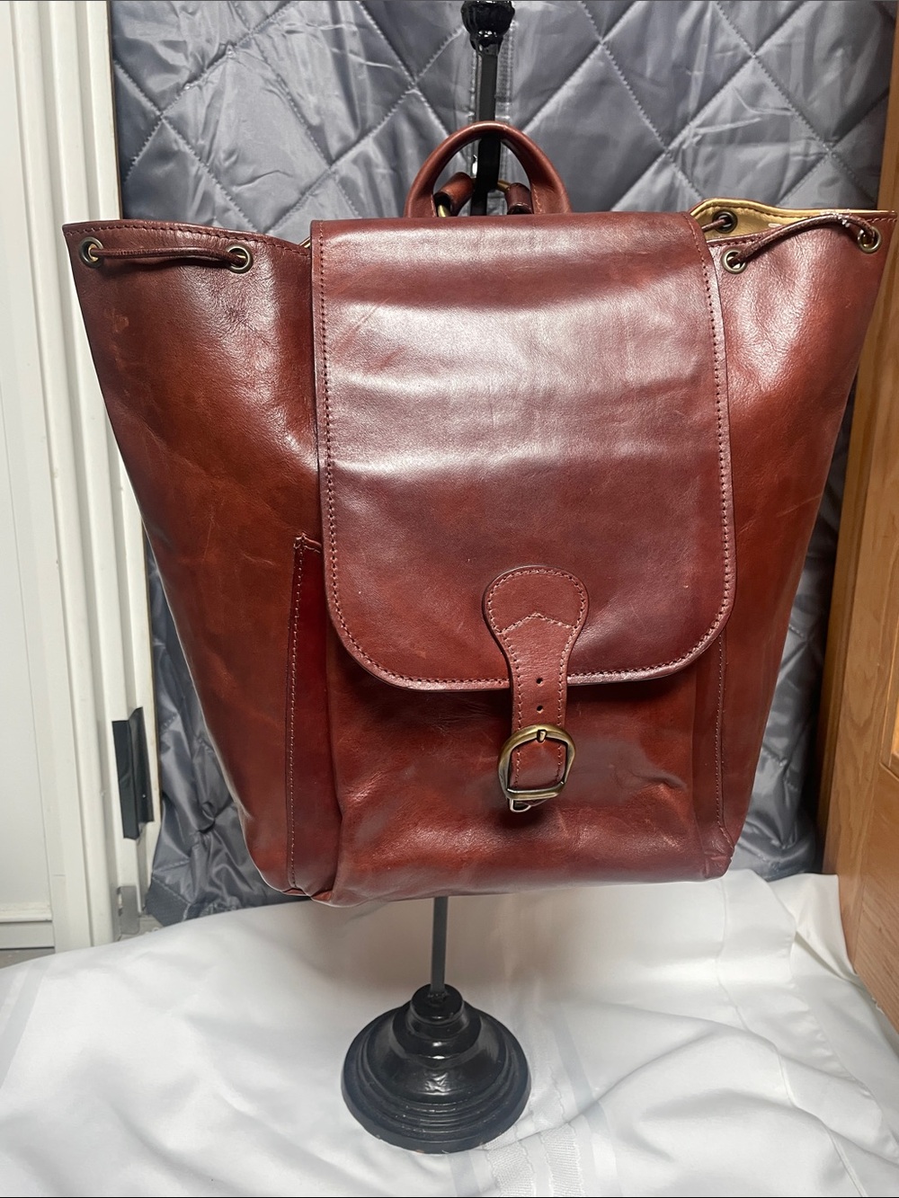 Scuola DelCuoio gorgeous leather drawstring backpack with dark brass hardware